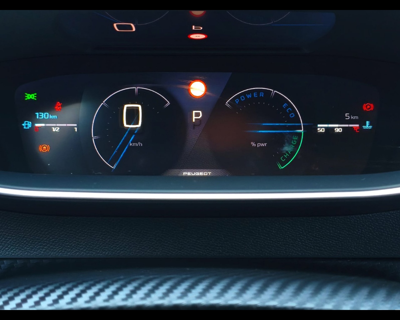 Foto PEUGEOT 2008 1.2 hybrid GT 136cv e-dcs6