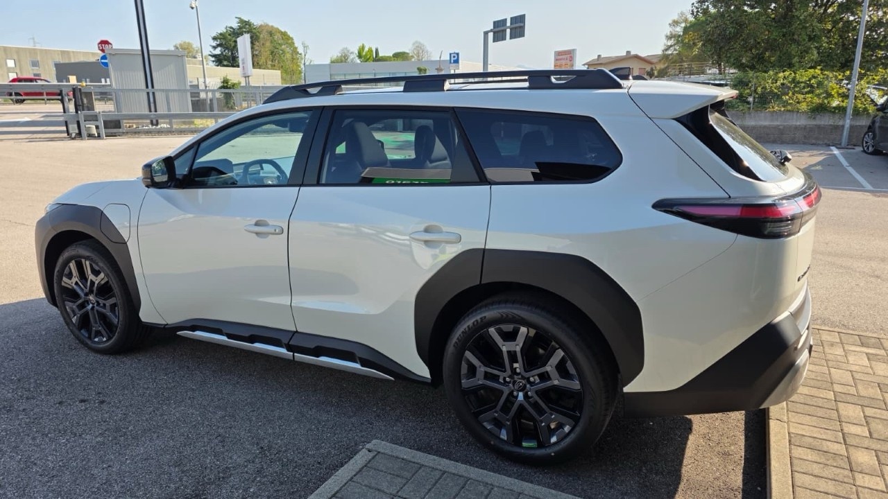 Subaru E-OUTBACK E-OUTBACK 4E-XPERIENCE + - 5
