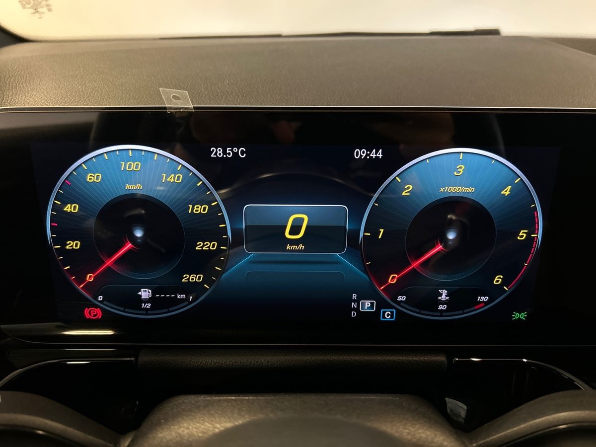 Mercedes GLA GLA 180 D Premium 8G-DCT - 13