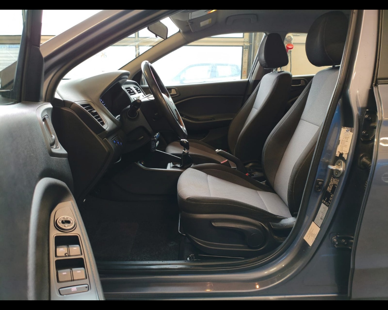 Foto HYUNDAI i20 5p 1.2 Comfort econext 84cv