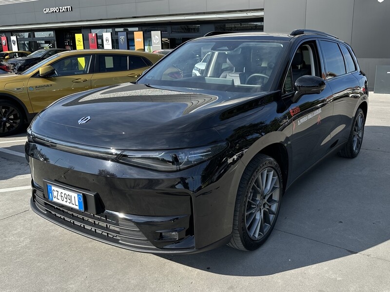Foto veicolo LEAPMOTOR C10 C10 REEV DESIGN 158 KW Elettrica