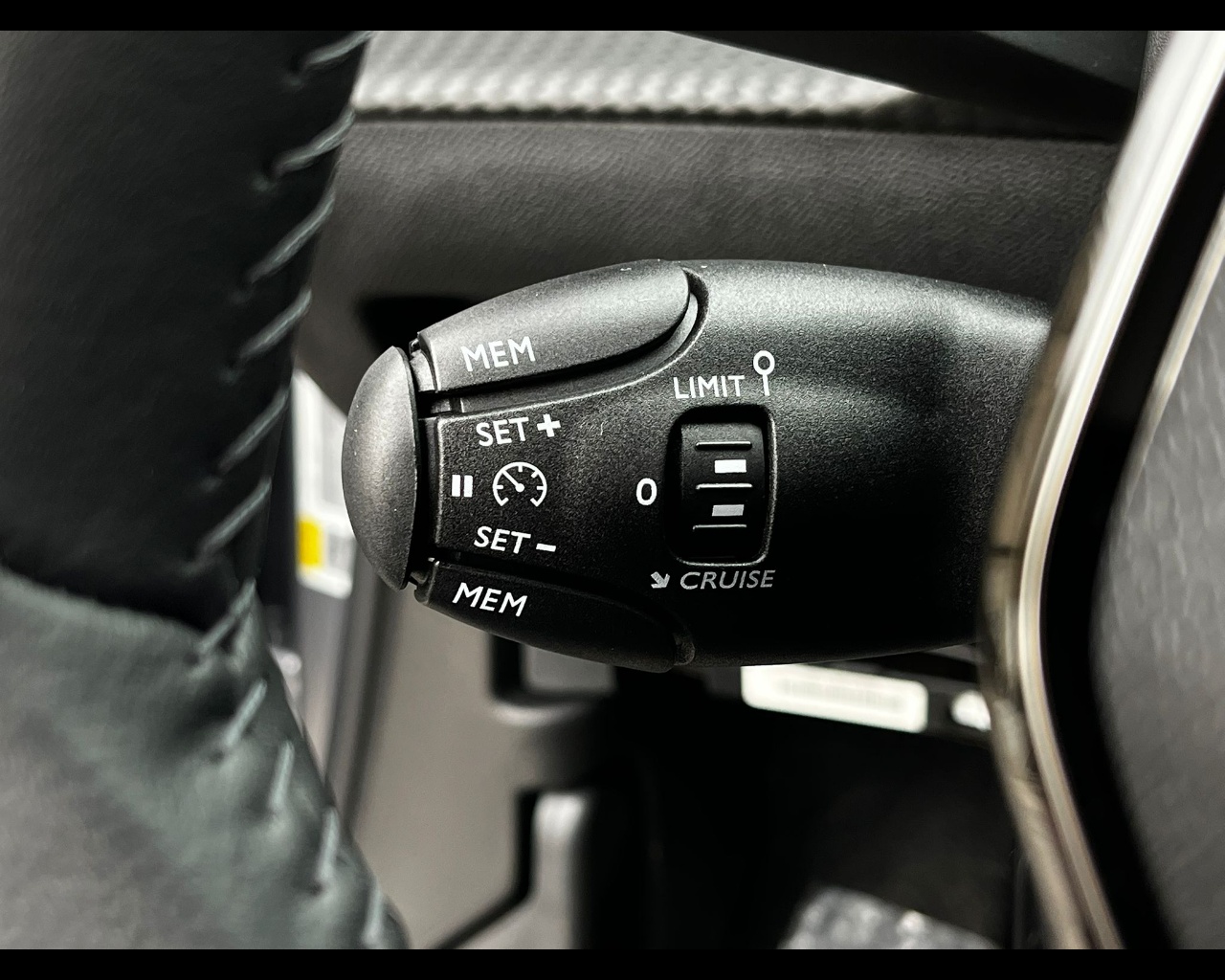 Foto PEUGEOT 2008 1.2 puretech Allure s&s 100cv