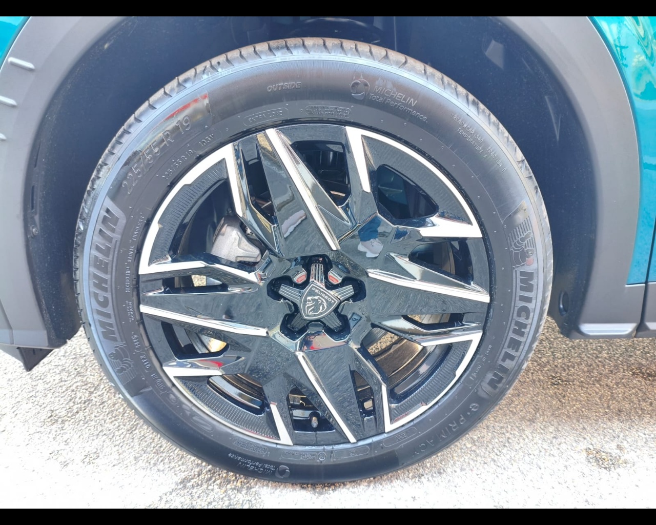 Foto PEUGEOT 3008 1.2 hybrid GT 136cv e-dcs6