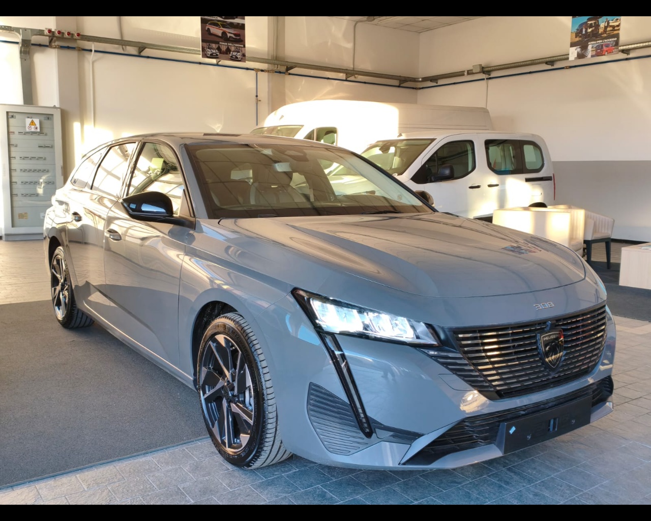 Foto PEUGEOT 308 SW 1.5 bluehdi Allure s&s 130cv eat8