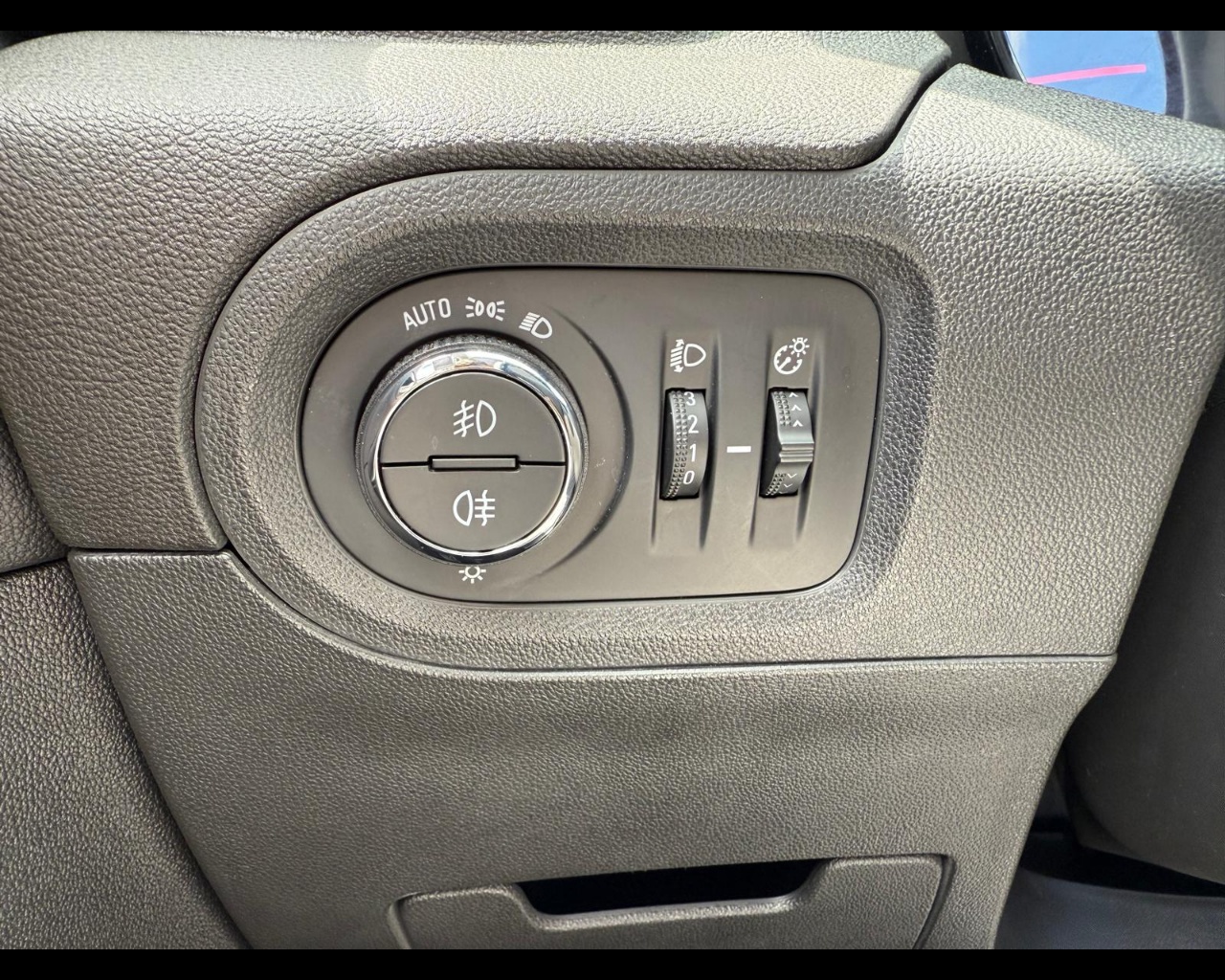 Foto OPEL Grandland X 1.2 Design Line s&s 130cv
