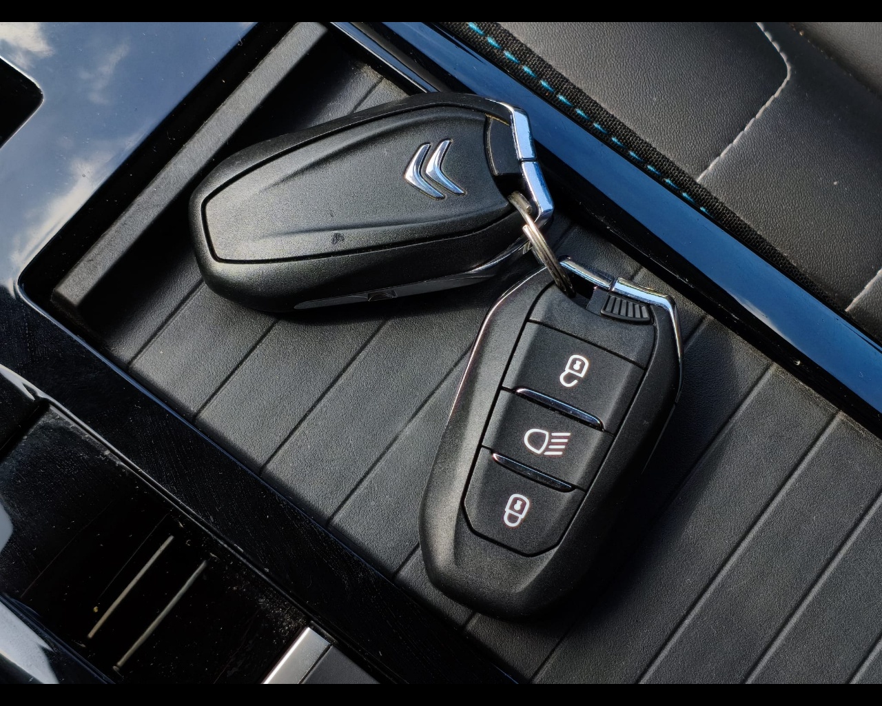 Foto CITROEN C4 1.5 bluehdi Shine s&s 130cv eat8