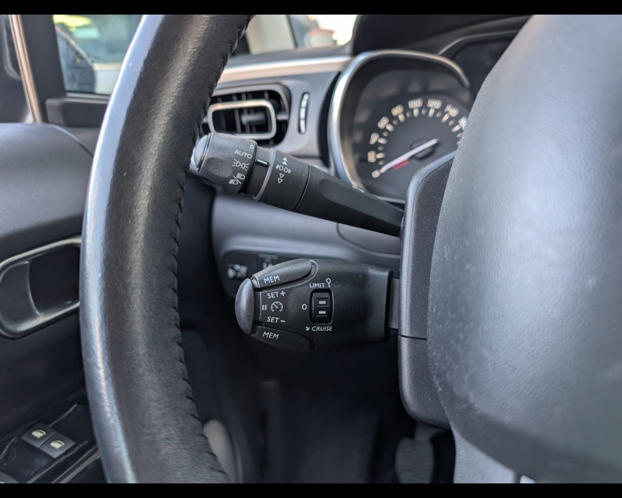 Foto CITROEN C3 1.2 puretech Shine 82cv
