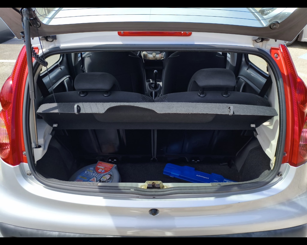 Foto PEUGEOT 107 1.0 12v Access (desir) 5p FL