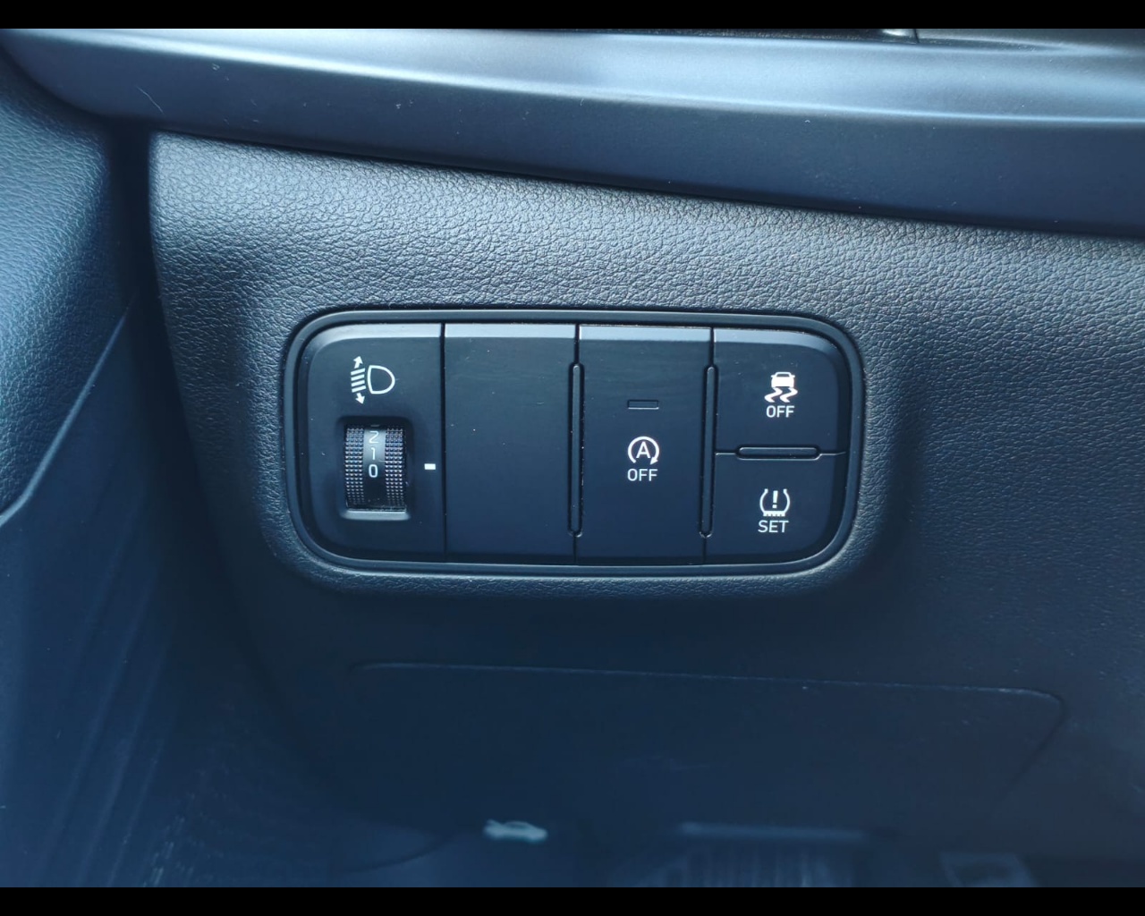 Foto HYUNDAI i20 1.0 t-gdi 48V Connectline imt