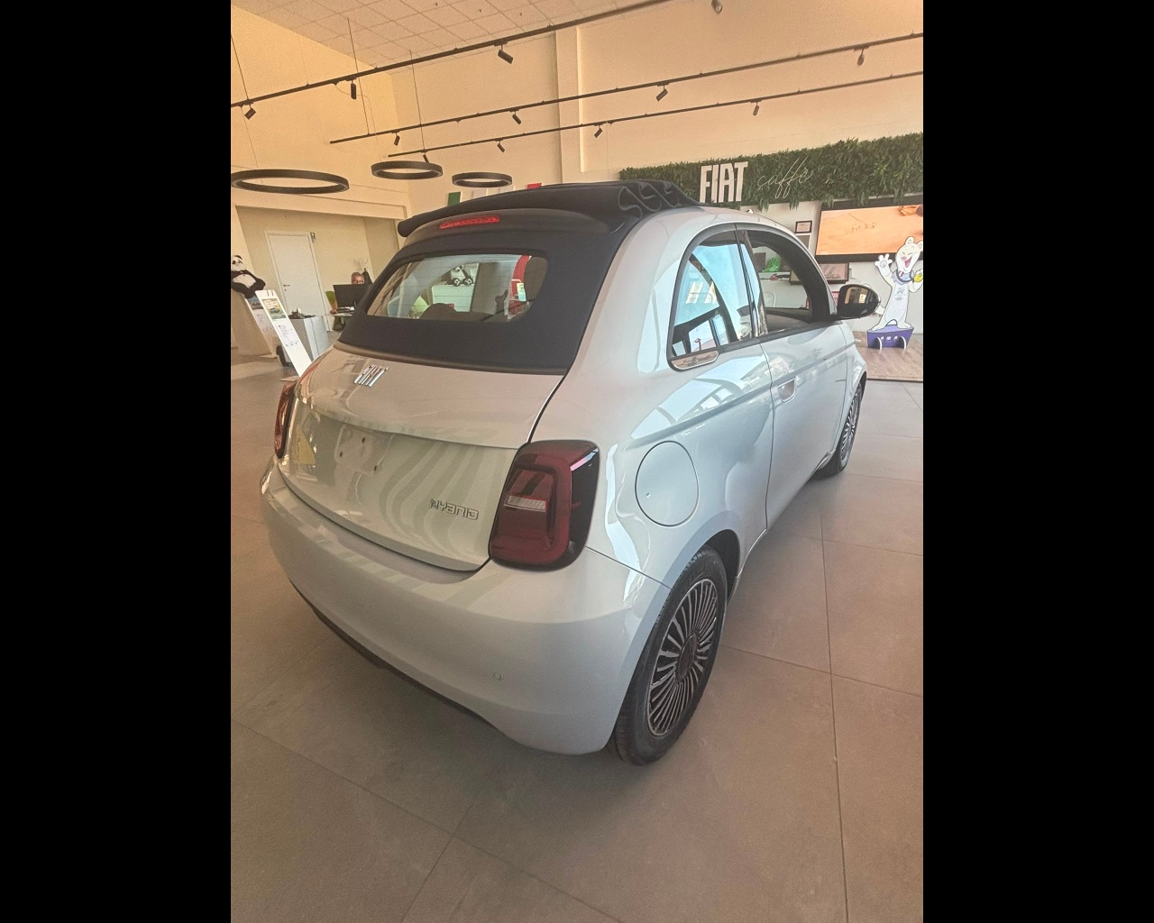 Foto FIAT 500 Hybrid Cabrio Icon 1.0 Hybrid Cabrio