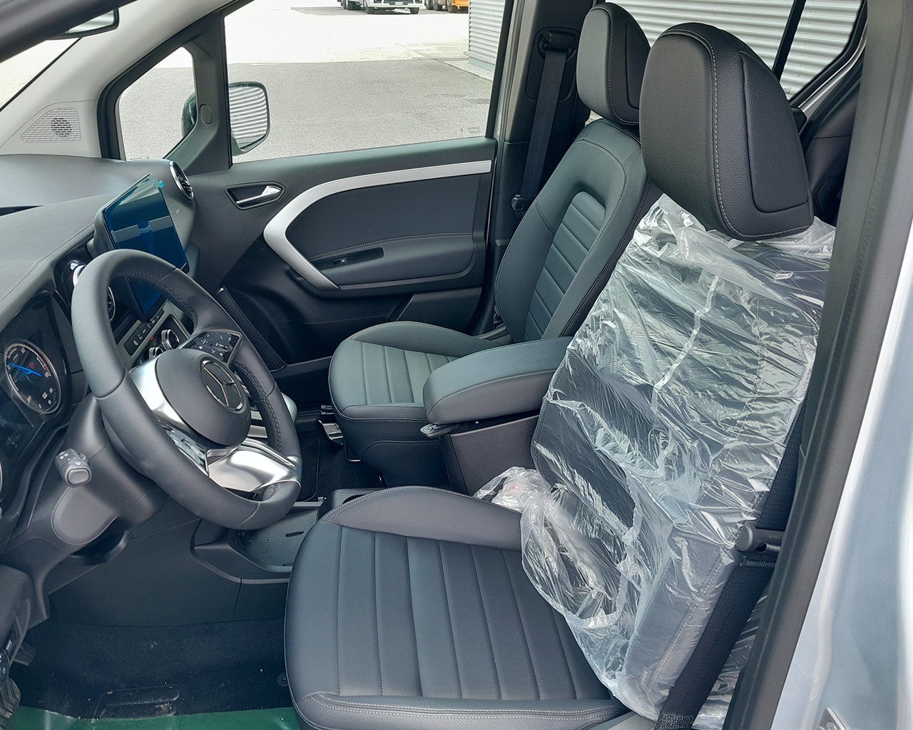 Mercedes EQT EQT 200 - 10