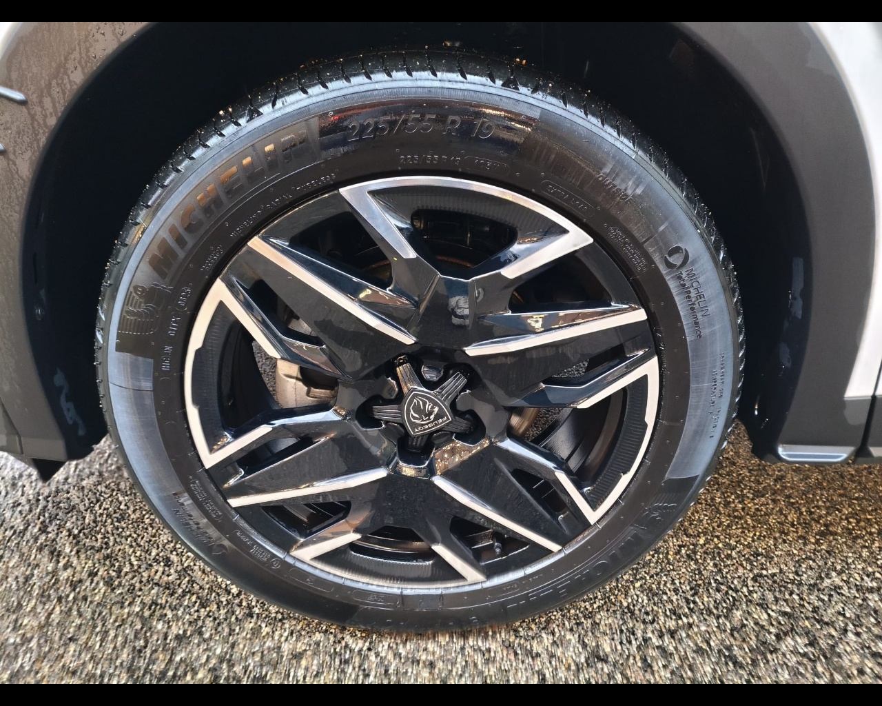 Foto PEUGEOT 3008 1.2 hybrid GT 145cv e-dcs6