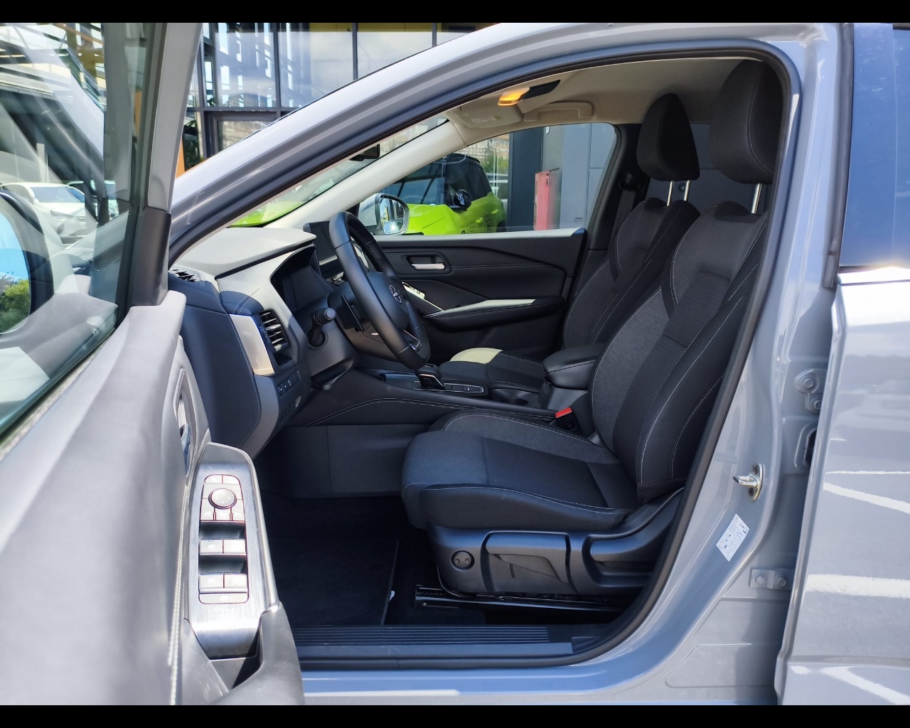 Foto NISSAN Qashqai 1.3 mhev N-Connecta 2wd 158cv xtr