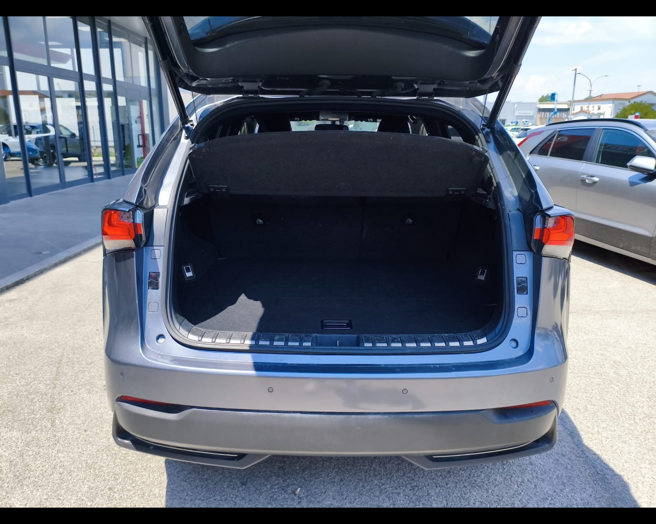 Foto LEXUS NX 300h 2.5 F-Sport 4wd cvt