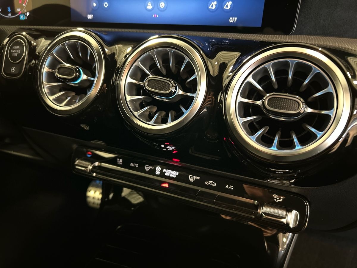 Mercedes  A 180 d AMG Line Advanced Plus auto - 14