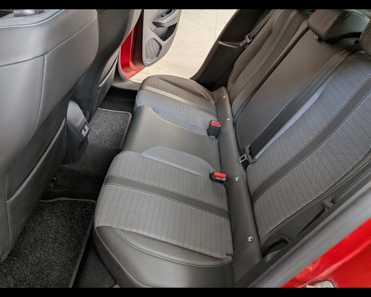 Foto PEUGEOT 208 1.5 bluehdi Allure Navi Pack s&s 100cv my20
