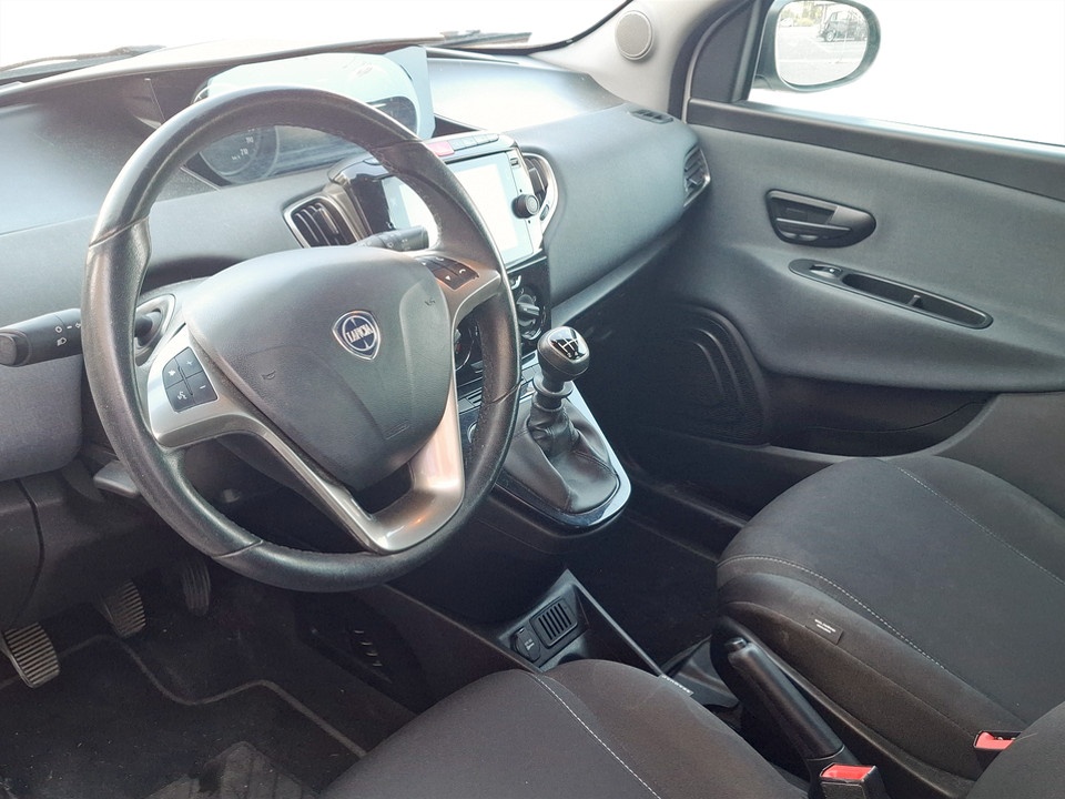 LANCIA Ypsilon 1.0 firefly hybrid Gold s&s 70cv Ibrida usato - 5