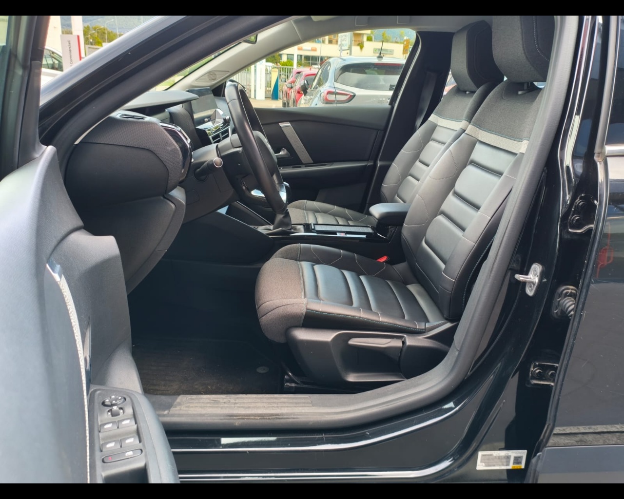 Foto CITROEN C4 1.2 puretech Shine s&s 130cv