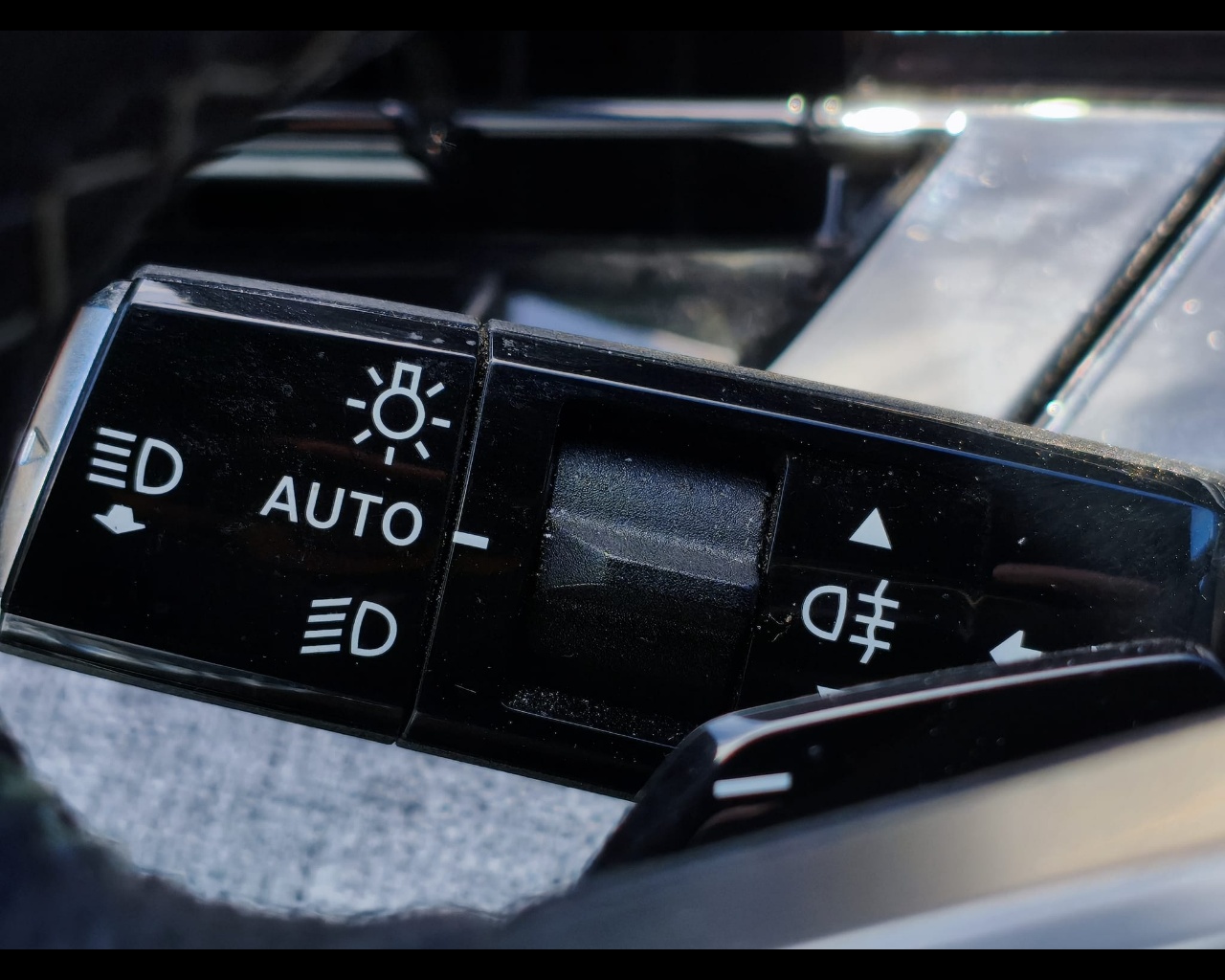 Foto PEUGEOT 3008 1.2 hybrid GT 145cv e-dcs6