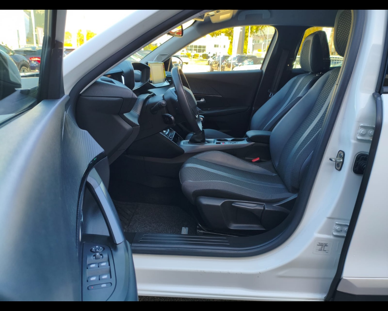 Foto PEUGEOT 2008 1.2 puretech Allure Pack s&s 100cv