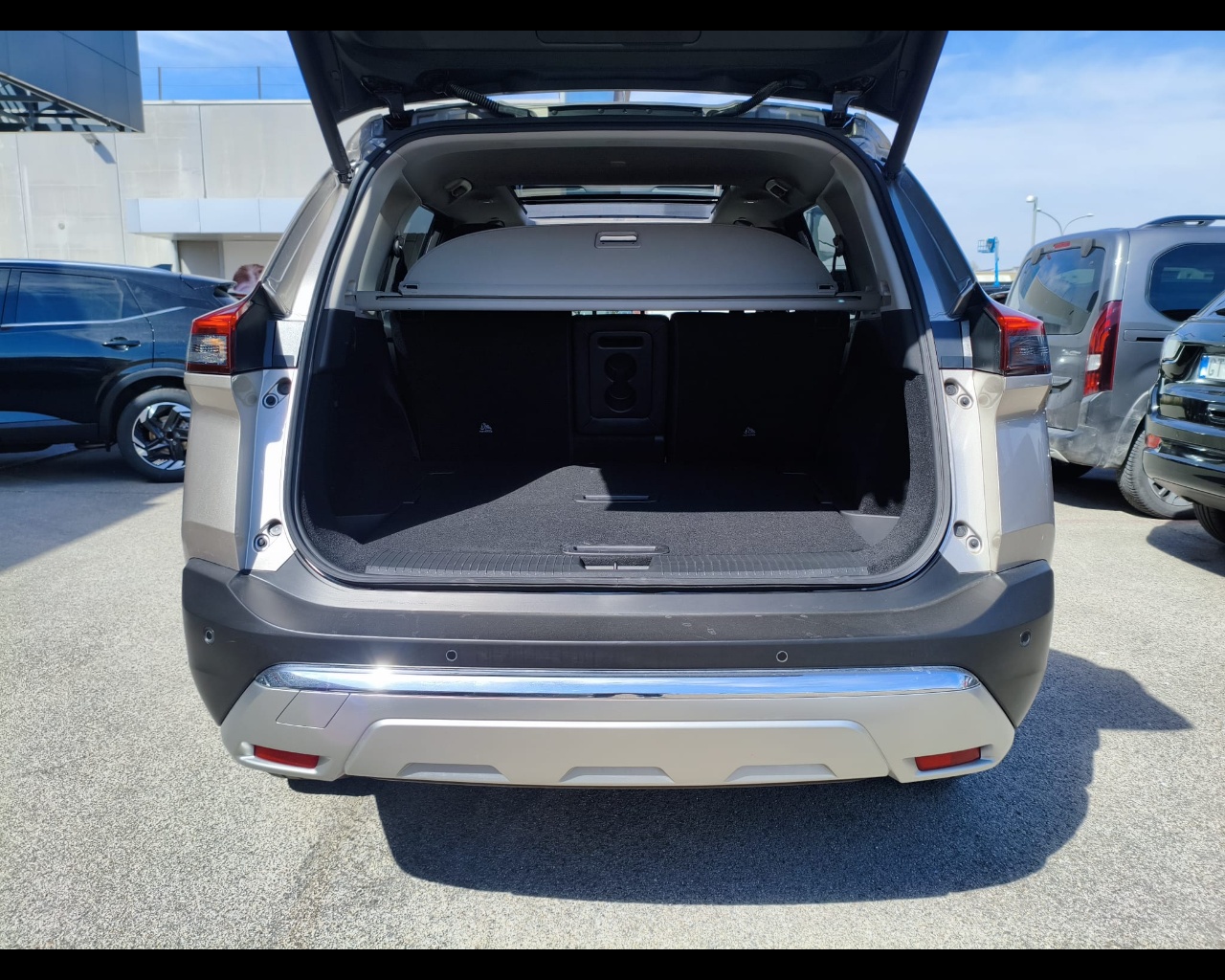 Foto NISSAN X-Trail 1.5 e-power Tekna 2wd auto