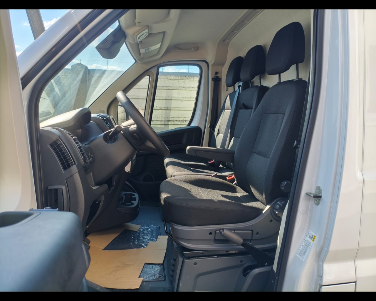 Foto CITROEN Jumper Furgone 33 L3H2 BlueHDi 120 S&S