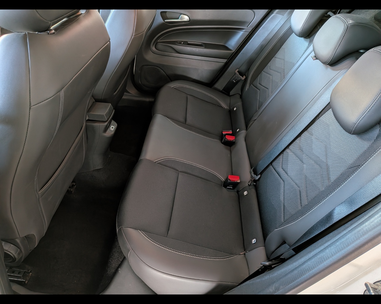 Foto JEEP Avenger 1.2 turbo Altitude fwd 100cv