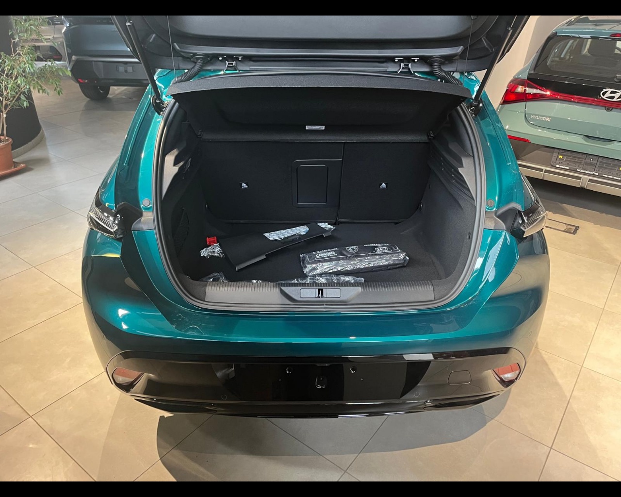 Foto PEUGEOT 308 1.2 hybrid GT 145cv e-dcs 6