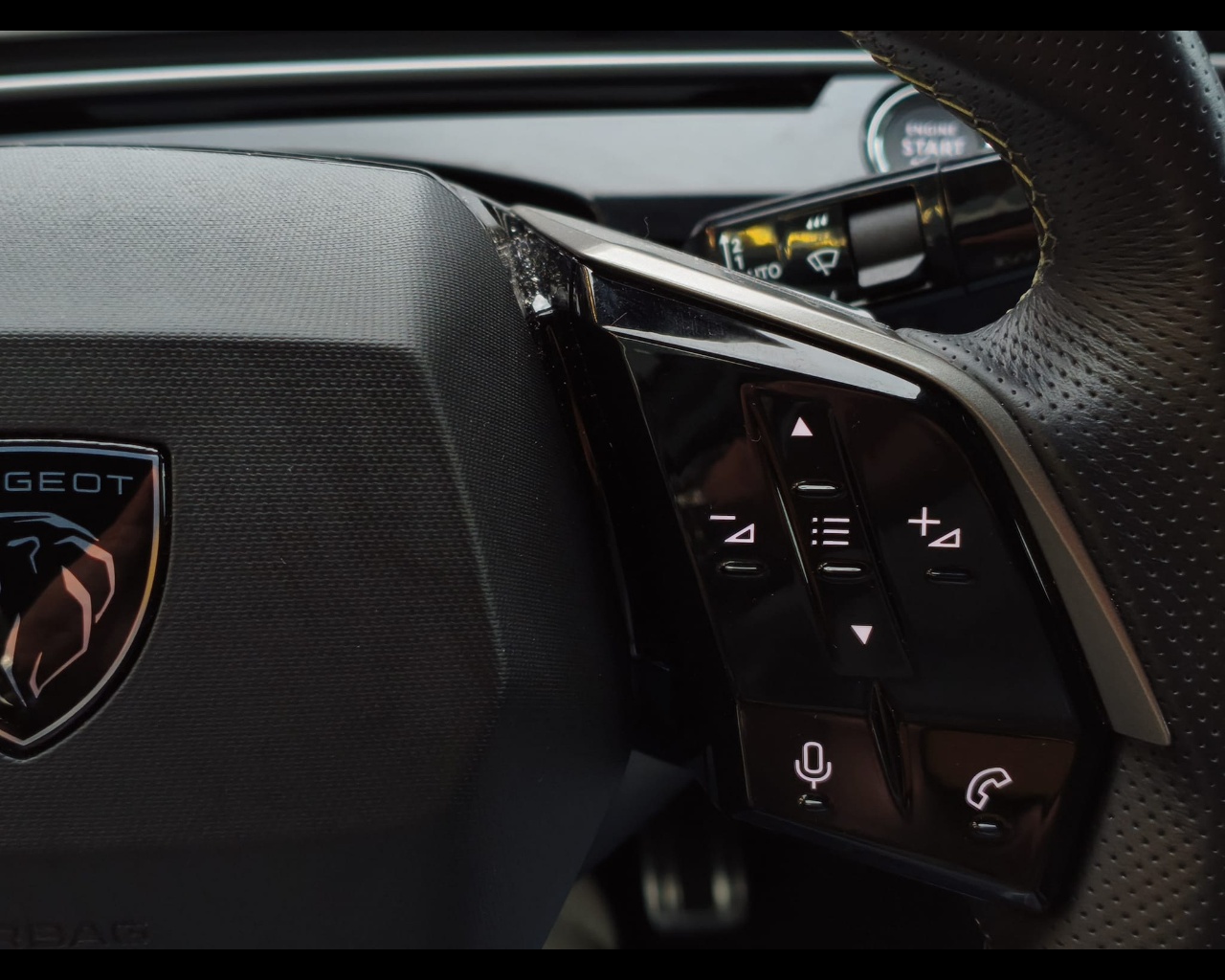 Foto PEUGEOT 3008 1.2 hybrid GT 145cv e-dcs6