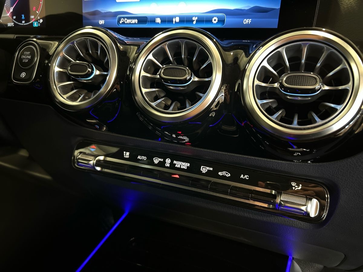 Mercedes GLA GLA 180 D Progressive Advanced Plus 8G-DCT - 14