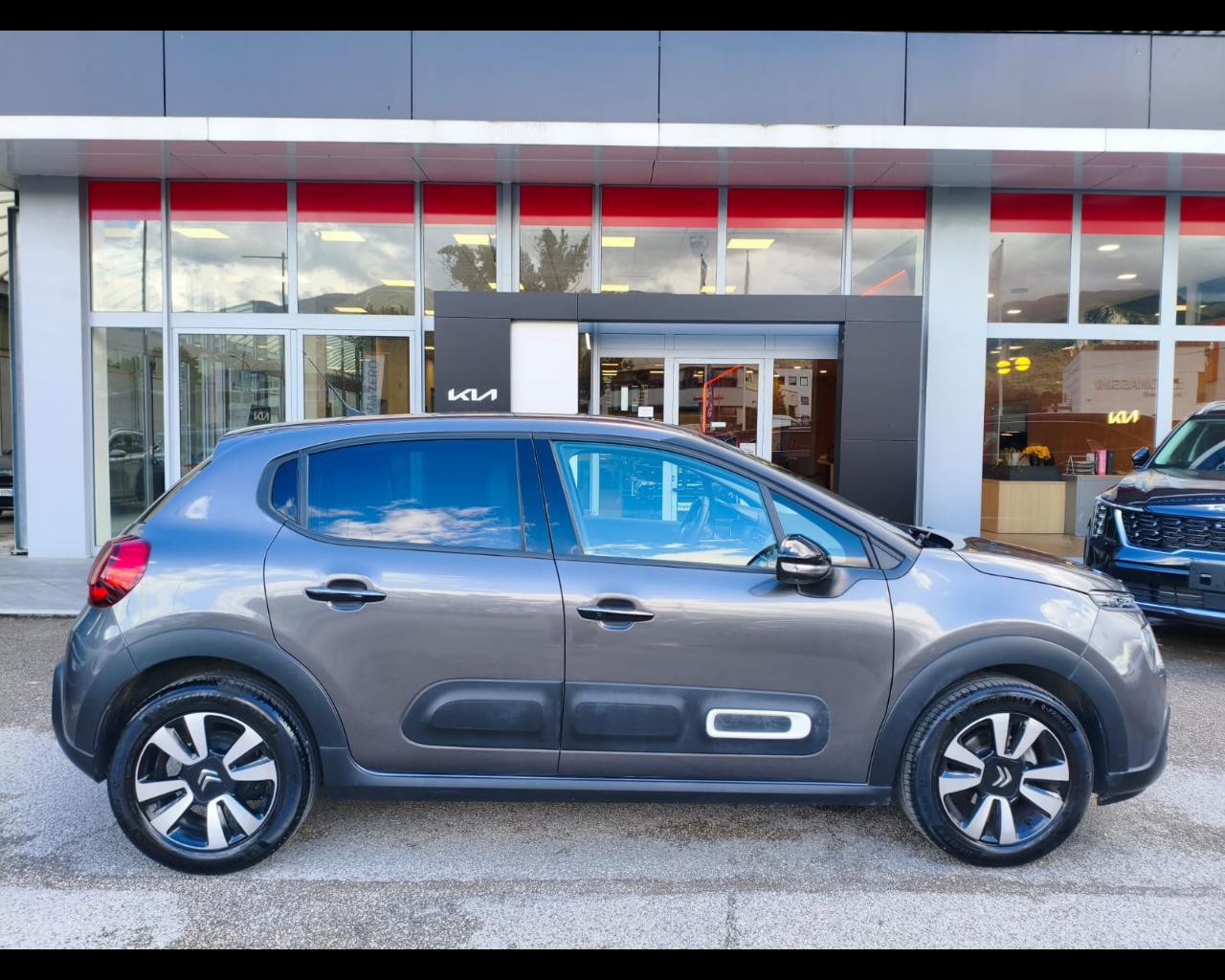 Foto CITROEN C3 1.2 puretech Max s&s 83cv