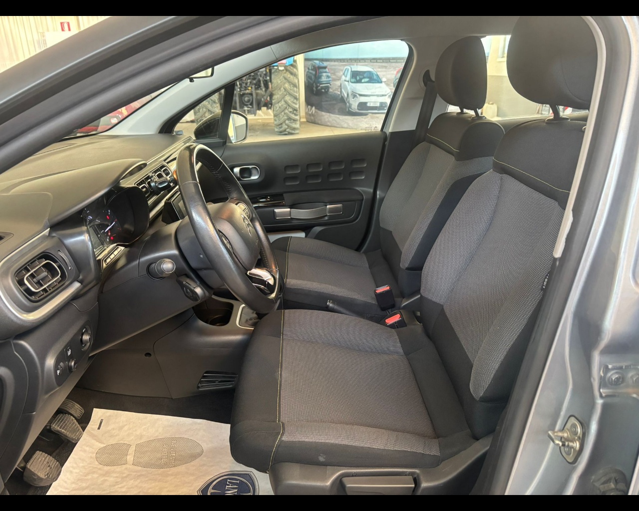 Foto CITROEN C3 1.2 puretech Shine s&s 83cv 