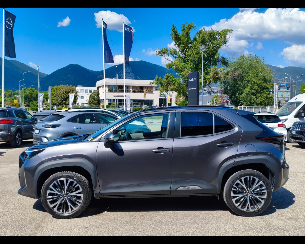 Foto TOYOTA Yaris Cross 1.5h Lounge fwd 116cv e-cvt