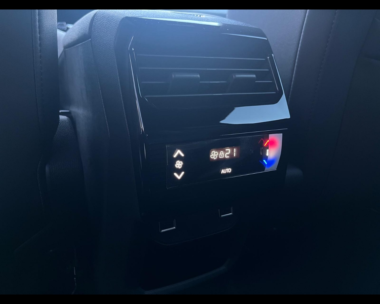 Foto PEUGEOT 5008 1.2 hybrid Allure 136cv e-dcs6