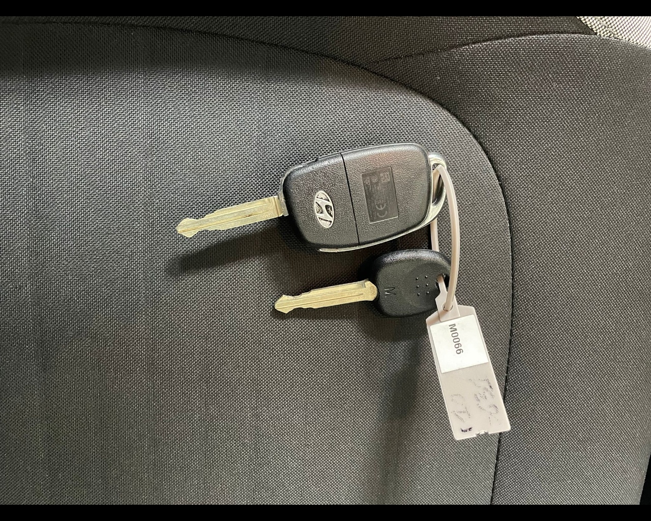 Foto HYUNDAI i10 1.0 mpi Tech Connect Pack