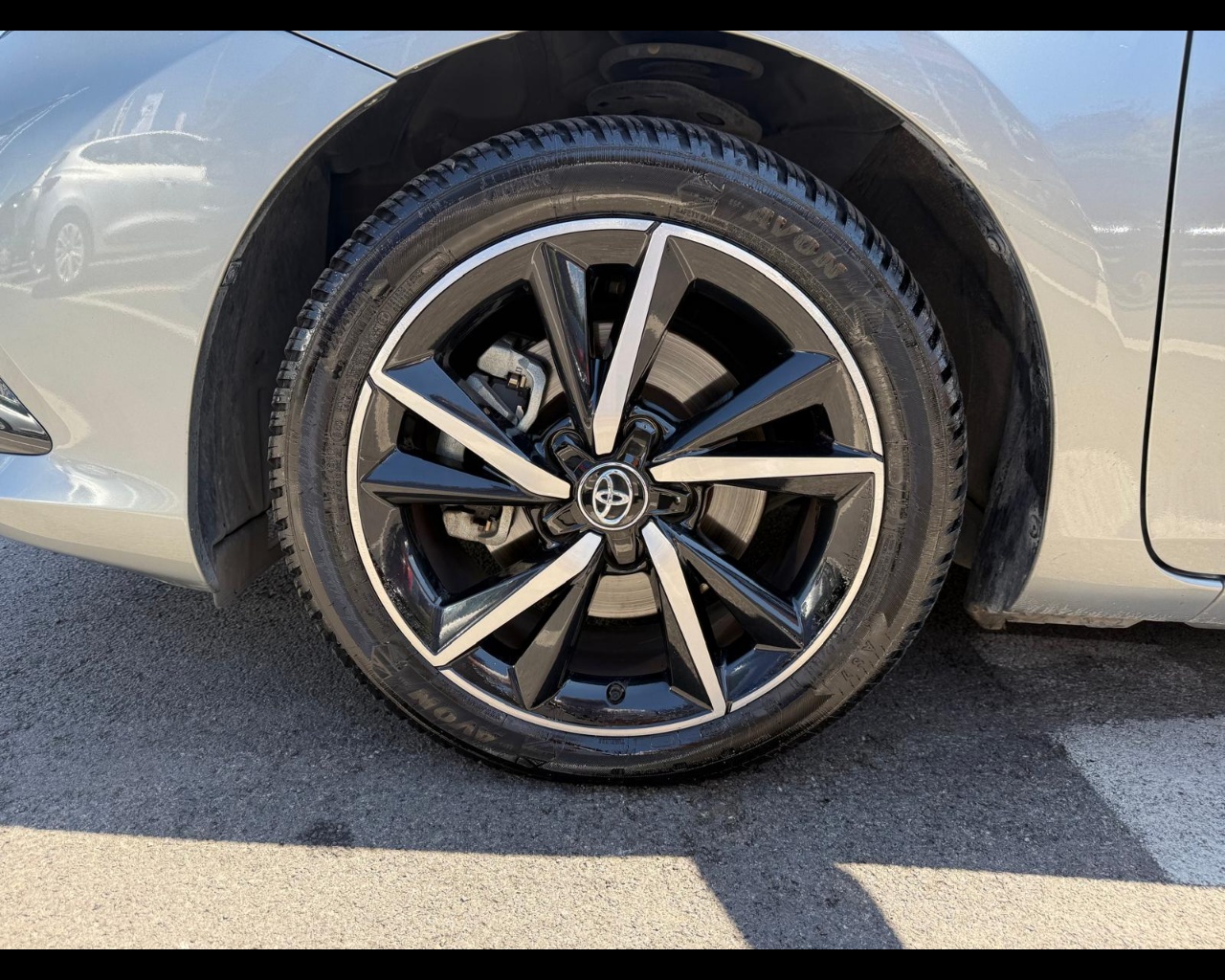 Foto TOYOTA Auris 1.8h Lounge cvt my17