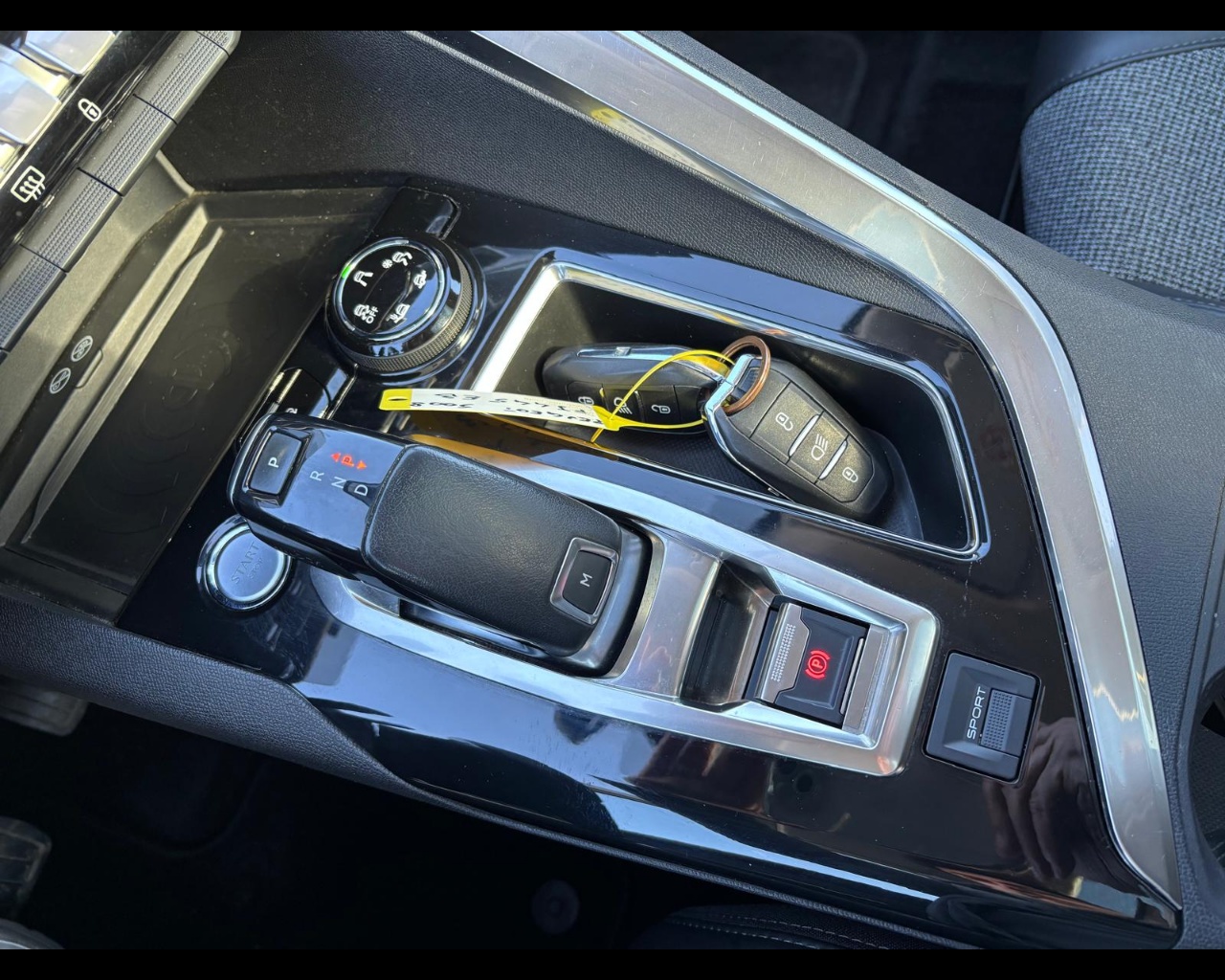 Foto PEUGEOT 5008 1.6 bluehdi Allure s&s 120cv 7p.ti eat6