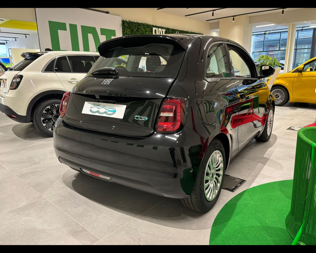 Foto FIAT 500e Hatchback My25 500e - Red320 Berlina