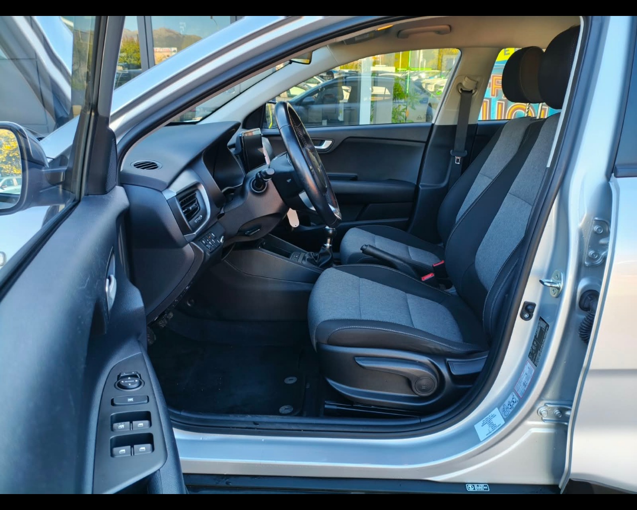 Foto KIA Stonic 1.2 Urban ecogpl 82cv
