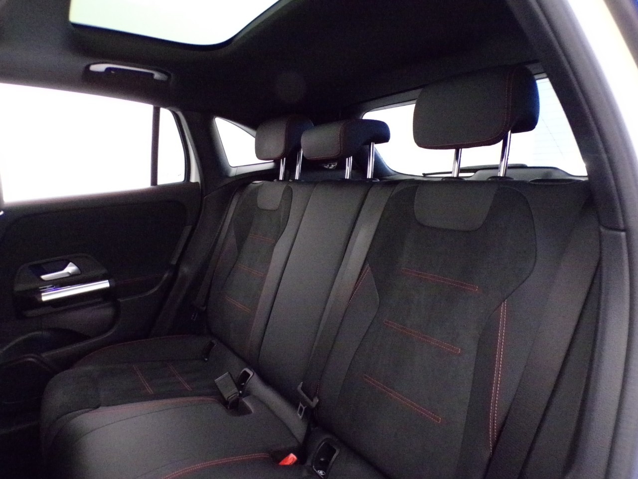 Mercedes  GLA 180 AMG Line Advanced Plus 7G-DCT - 16