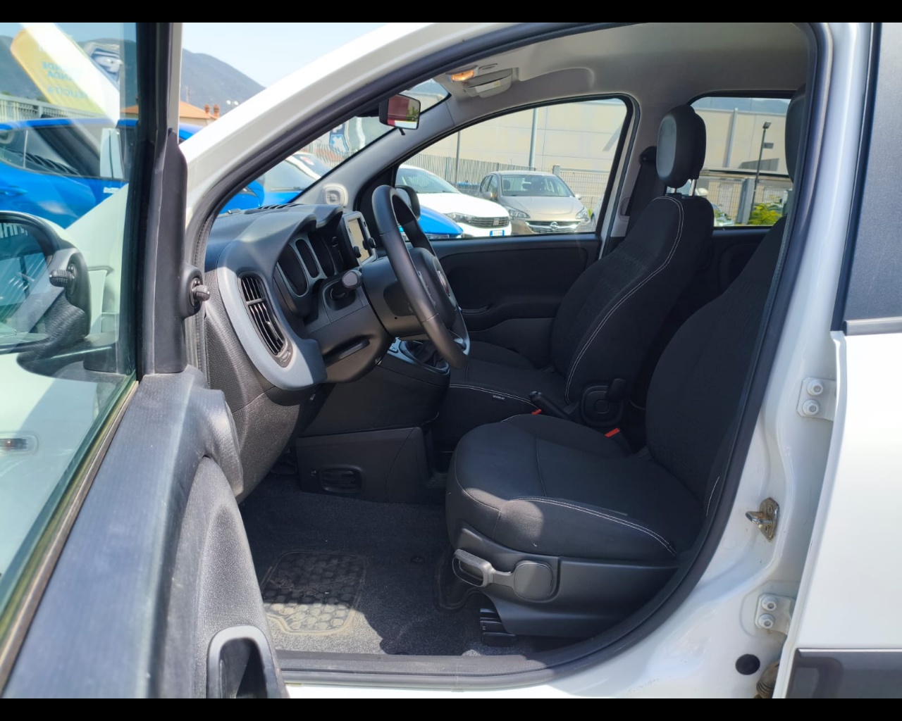 Foto FIAT Panda 1.0 firefly hybrid Cross s&s 70cv 5p.ti