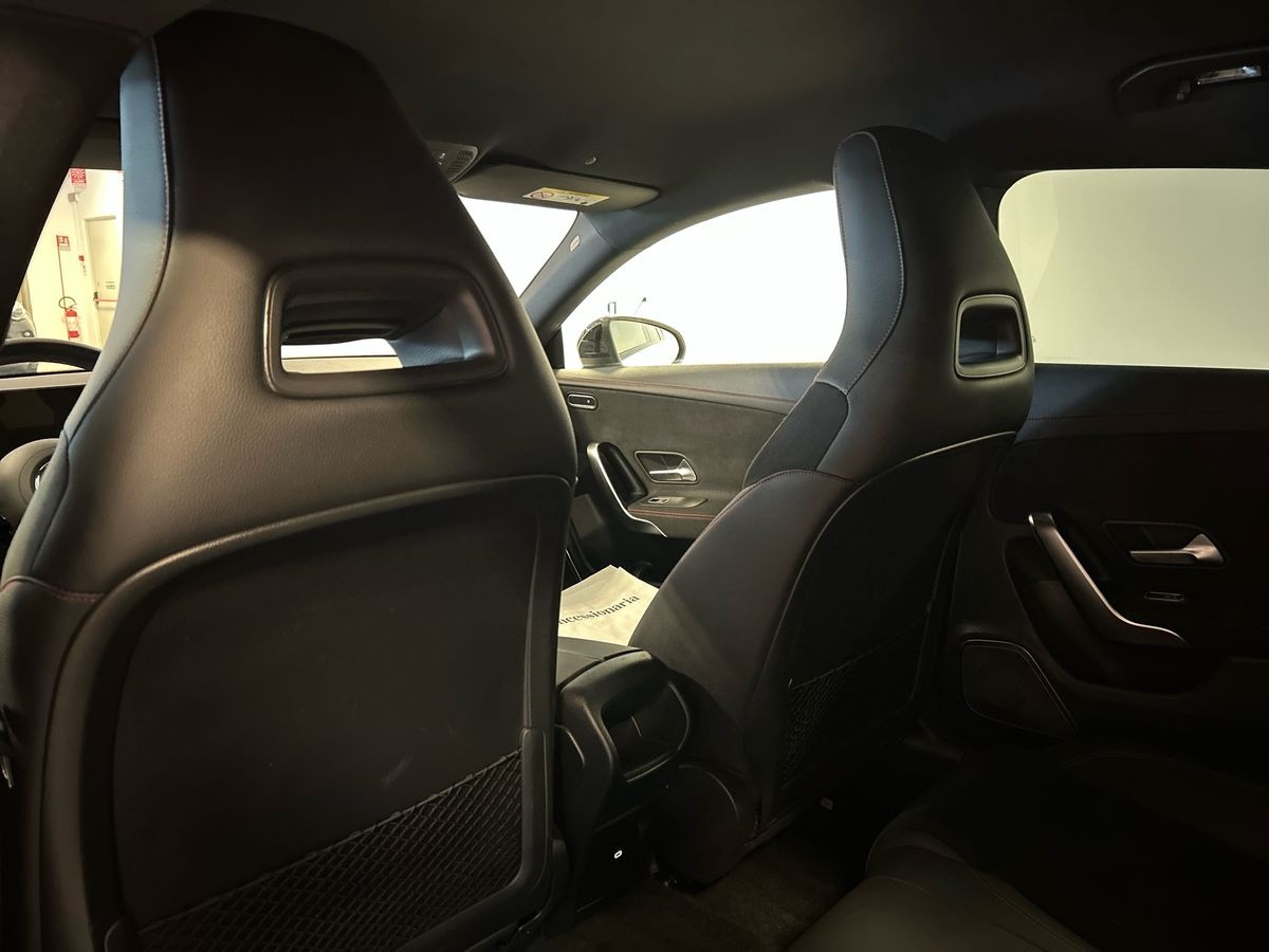 Mercedes  CLA Shooting Brake 200 D AMG Line Advanced Plus 8G-DCT - 18