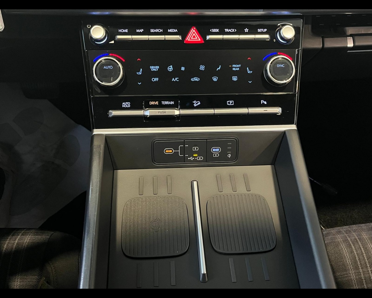 Foto HYUNDAI NEW SANTA FE 7P 1.6 HEV 4WD BUSINESS