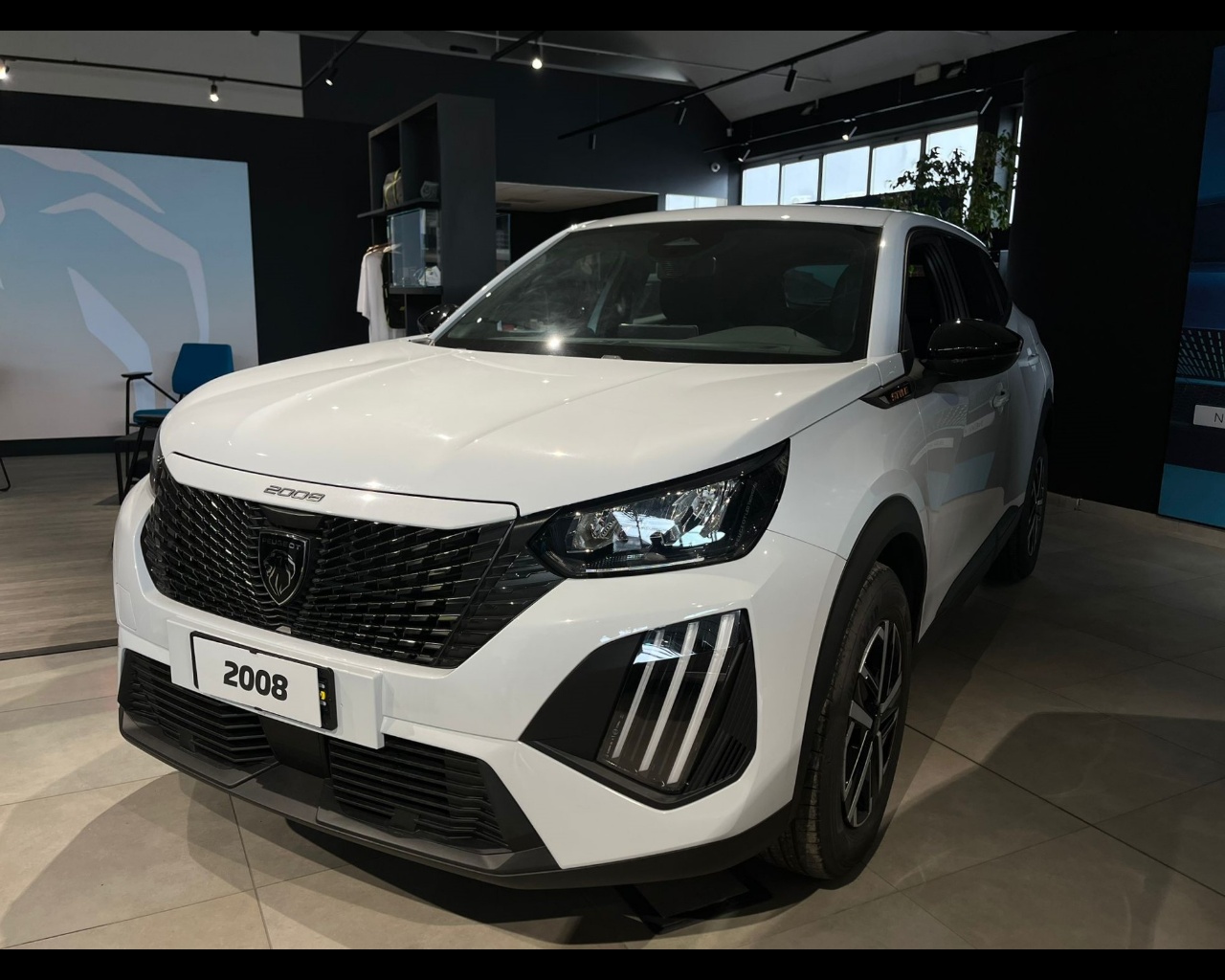 PEUGEOT 2008 1.2 puretech Style s&s 100cv in pronta consegna