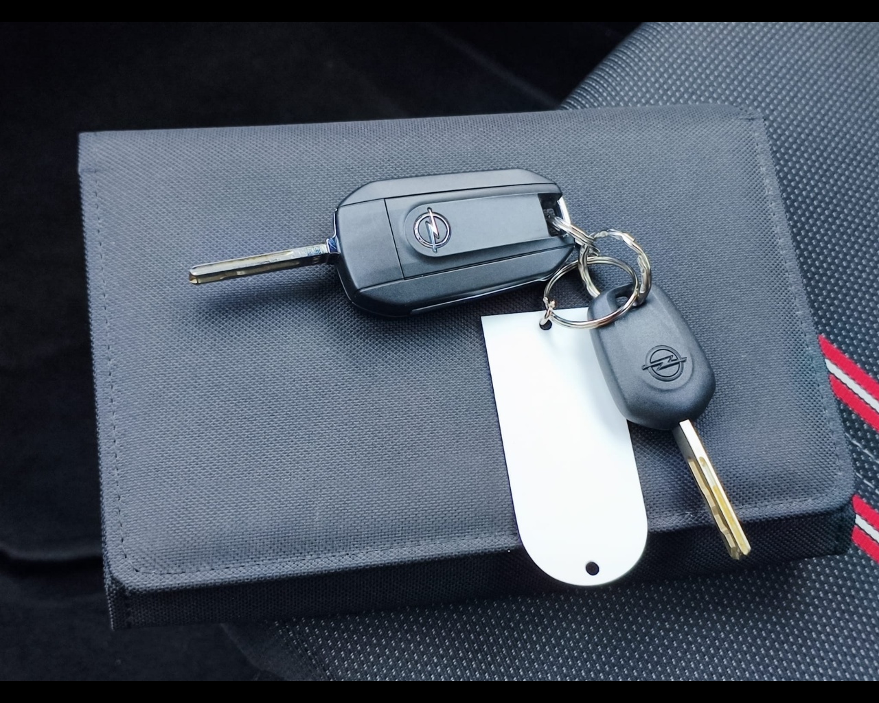 Foto OPEL Corsa 1.2 GS Line s&s 100cv at8