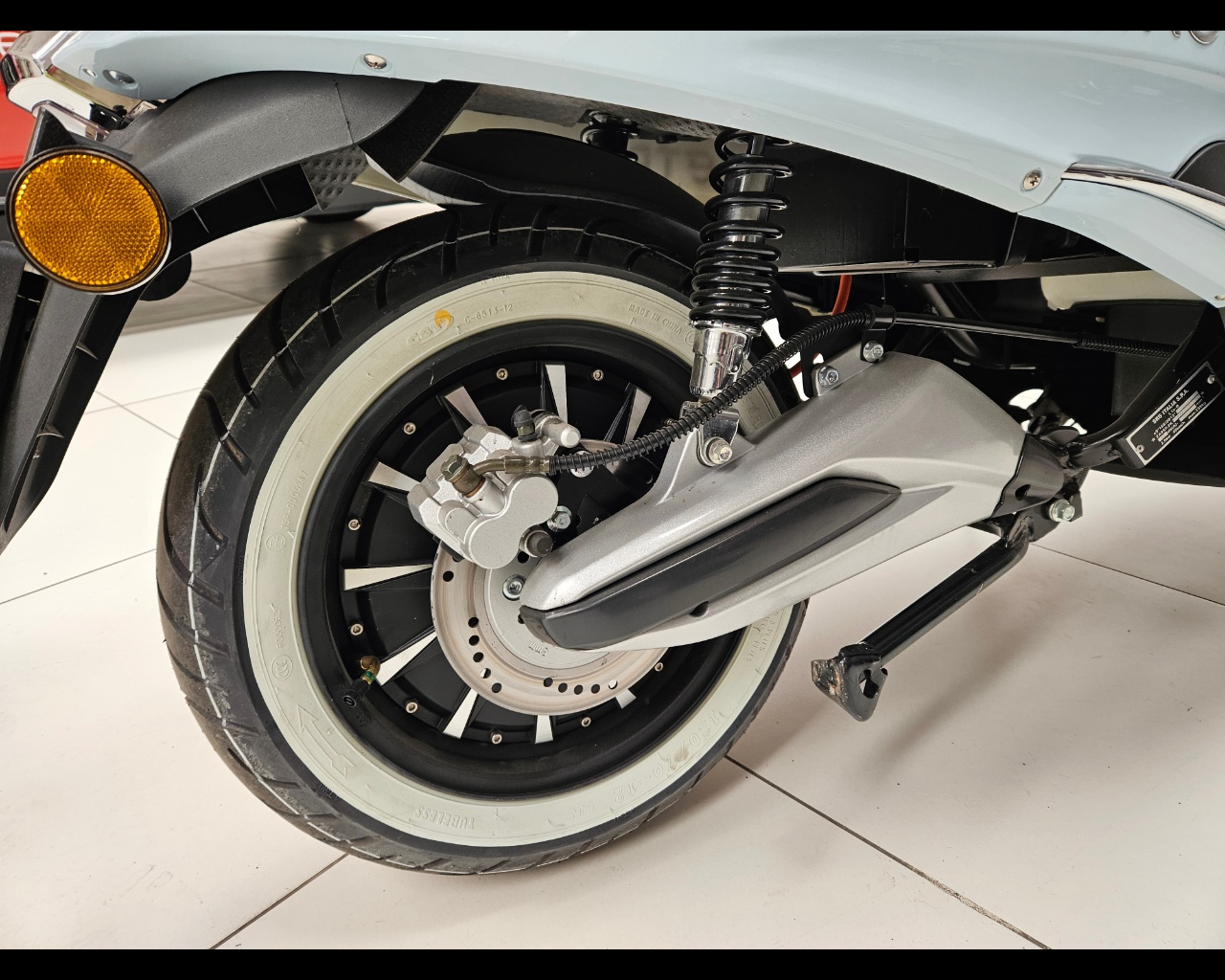 ETRIKO BASIC SCOOTER ELETTRICO 2000W 45KMH 60V 26AH CON BAULETTO Aziendale - 5