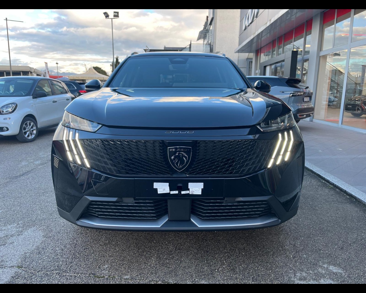 Foto PEUGEOT 5008 1.2 hybrid Allure 136cv e-dcs6