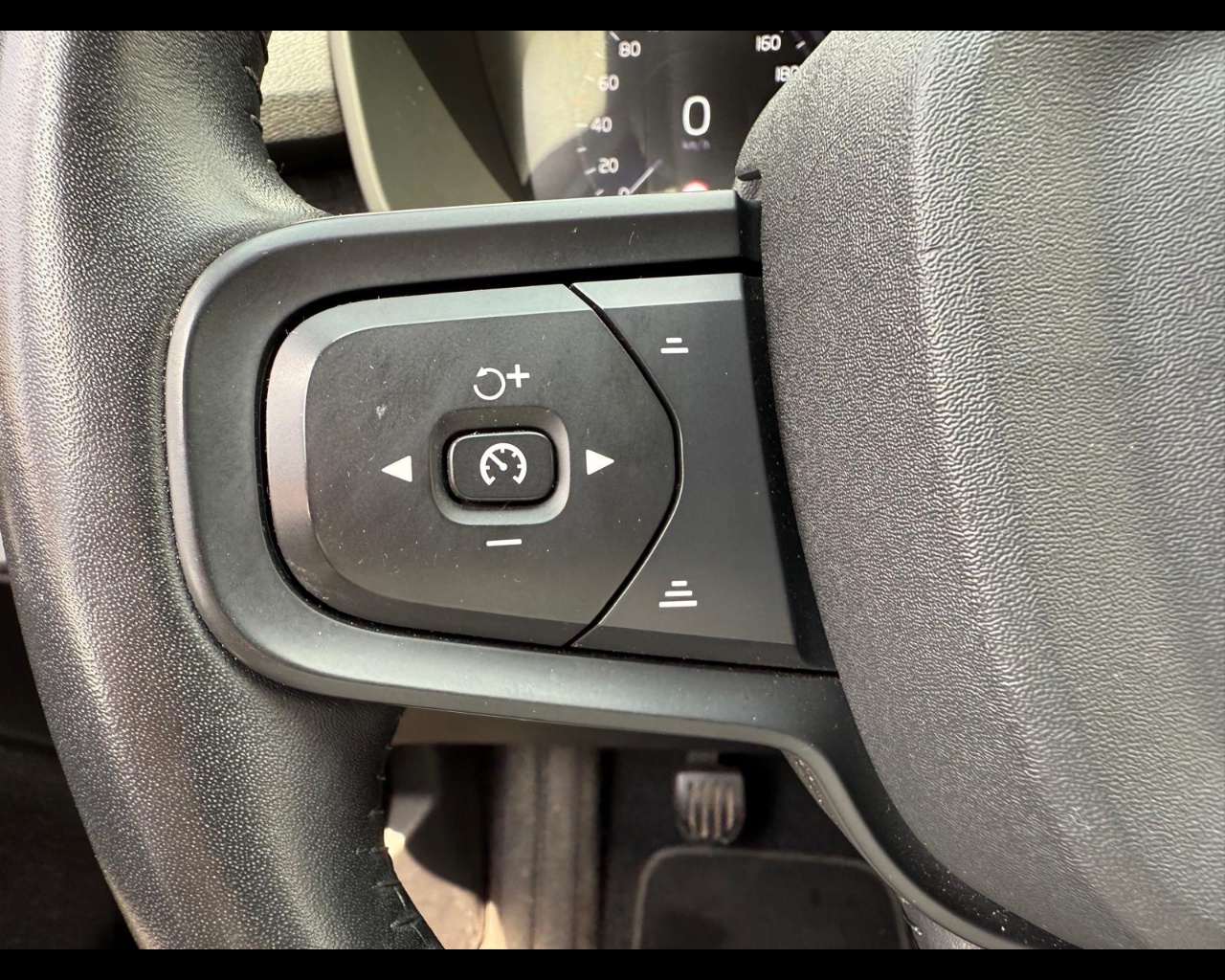 Foto VOLVO XC40 N1 1.5 T2 Momentum Core my21