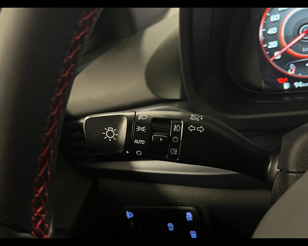 Foto HYUNDAI I20 PE MY25 1.0T DCT NLINE CARBON