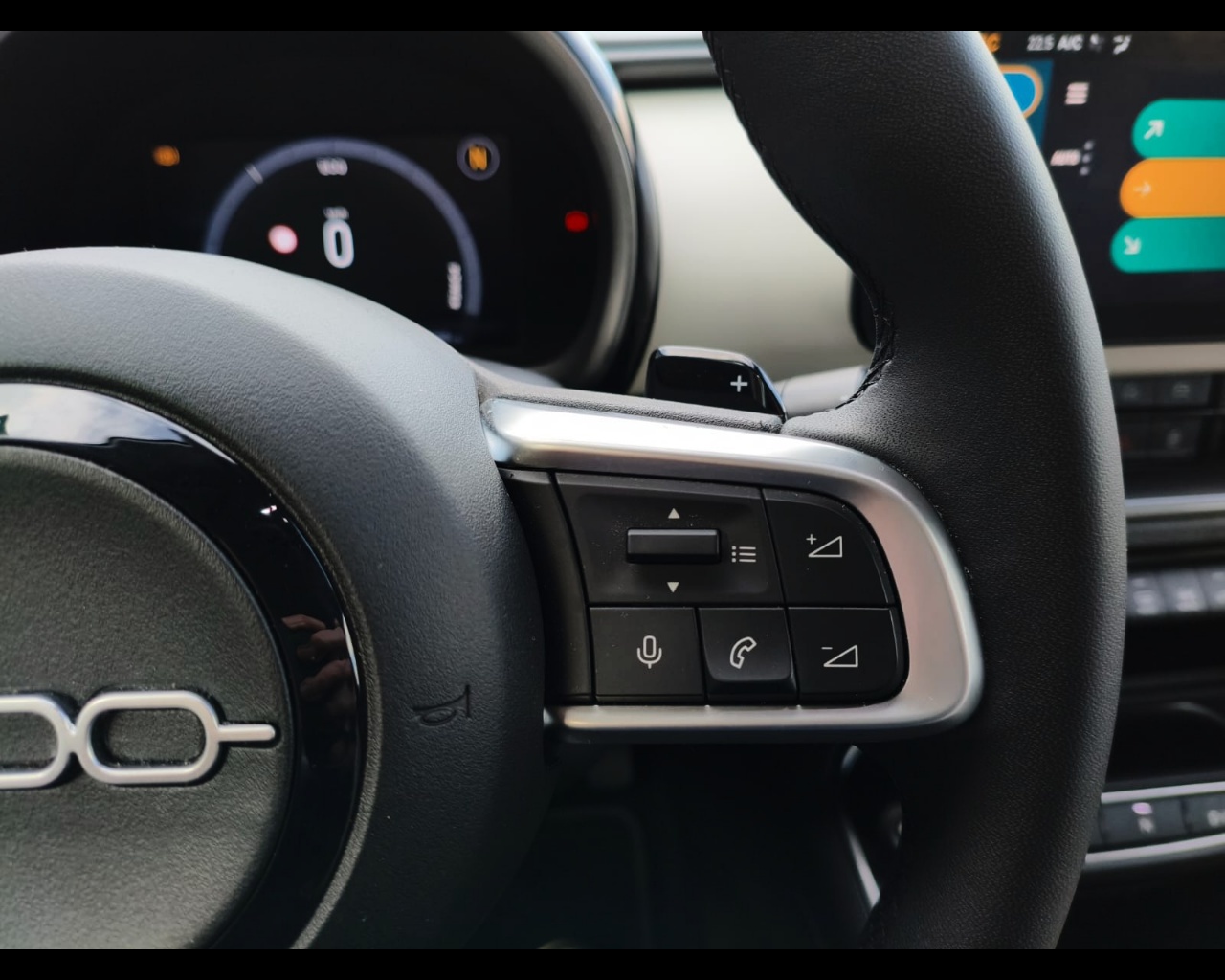 Foto FIAT 600 1.2 hybrid La Prima 110cv auto